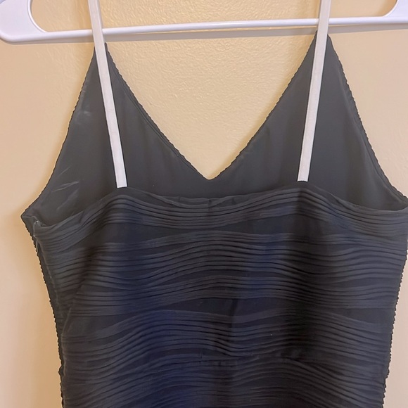 M Black Bodycon Dress V Neck Spaghetti Straps Stretchy Fabric MIDI Side Zipper - Picture 11 of 13